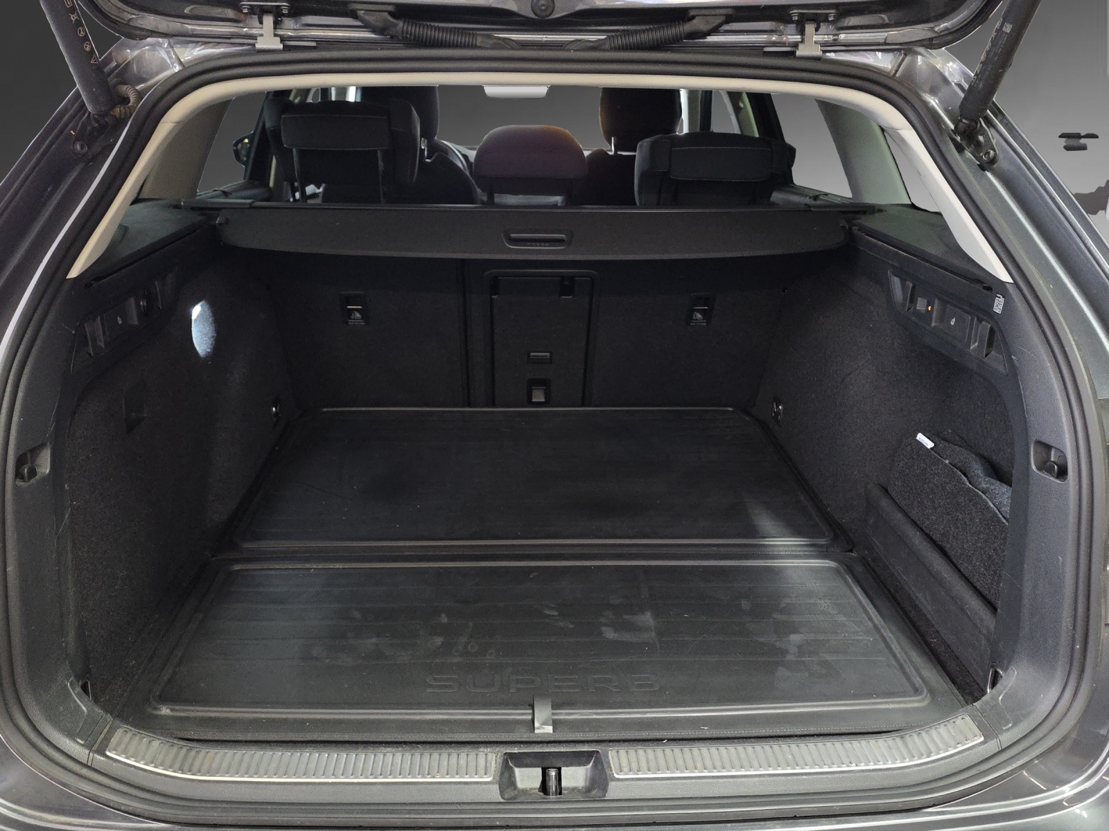 SKODA Superb Combi 2.0 TDi Selection 4x4 DSG-image-9