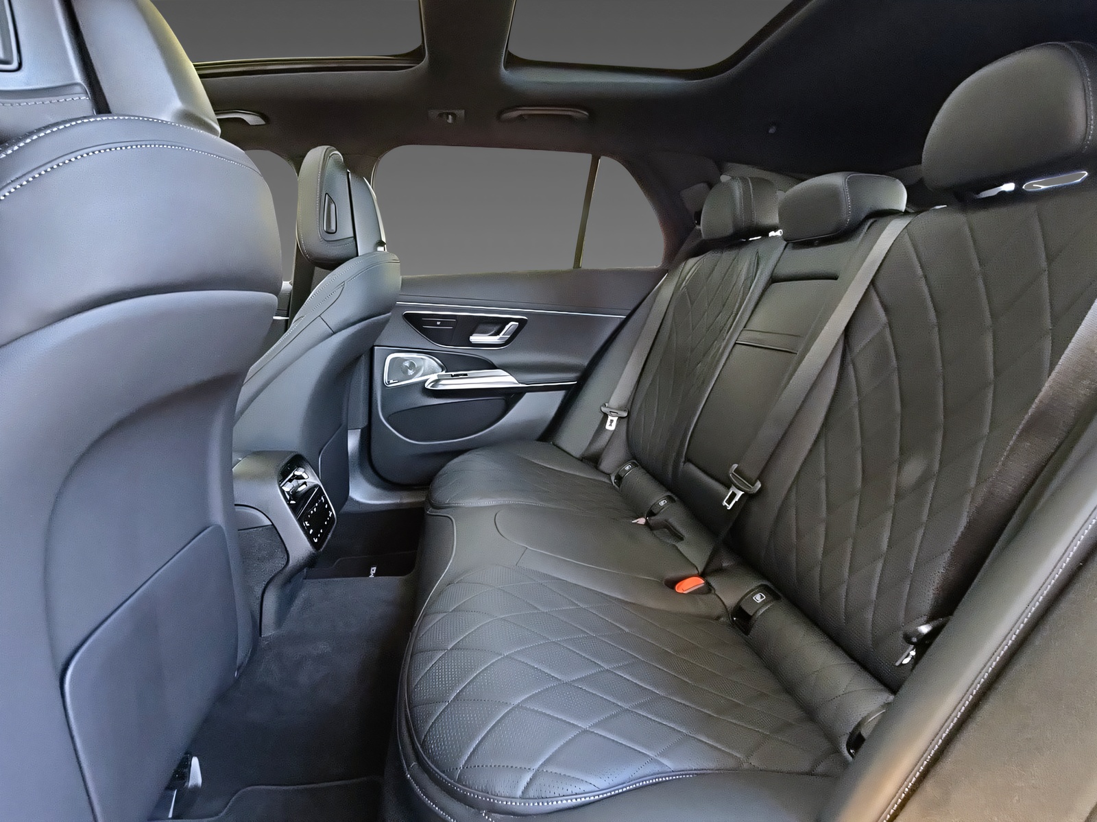 MERCEDES-BENZ E 450 d 4Matic T-Modell AMG Line-image-10