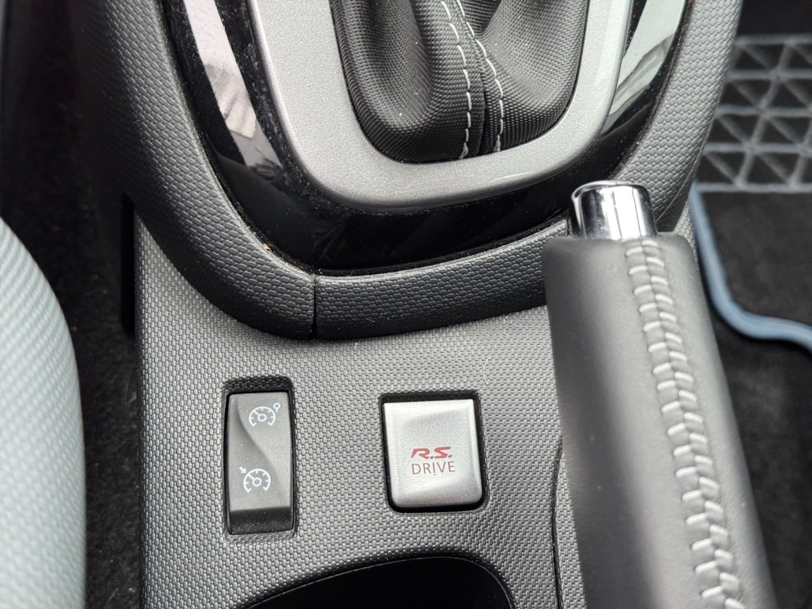 RENAULT Clio Grandtour 1.2 16V T GT EDC-image-16