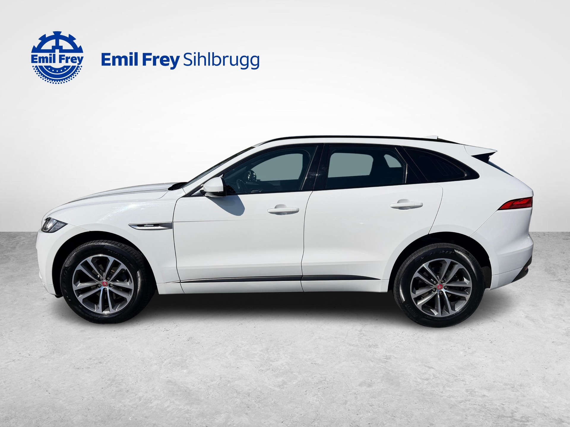JAGUAR F-Pace 2.0 D 180 90YRS Celebration Edition AWD-image-4