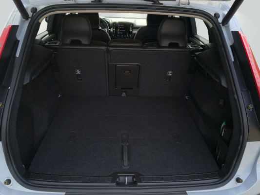 VOLVO XC40 D4 AWD Momentum-image-7