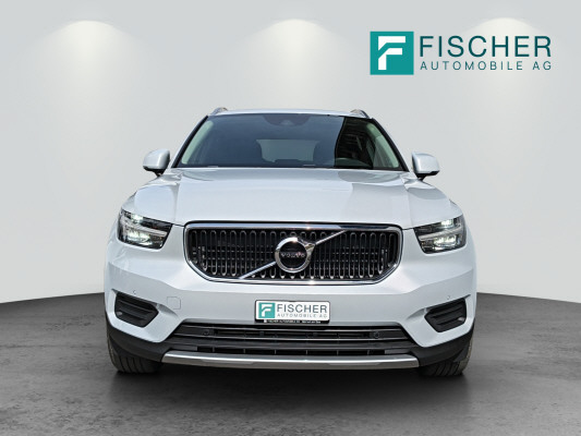 VOLVO XC40 D4 AWD Momentum-image-2