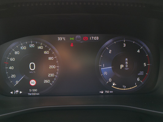 VOLVO XC40 D4 AWD Momentum-image-10