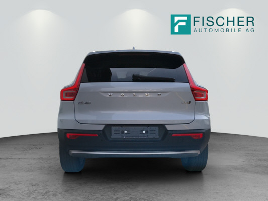 VOLVO XC40 D4 AWD Momentum-image-3