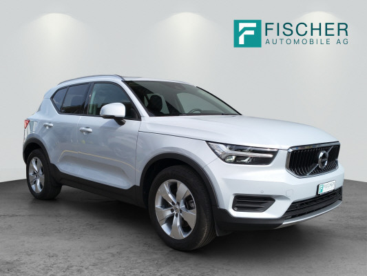 VOLVO XC40 D4 AWD Momentum-image-0