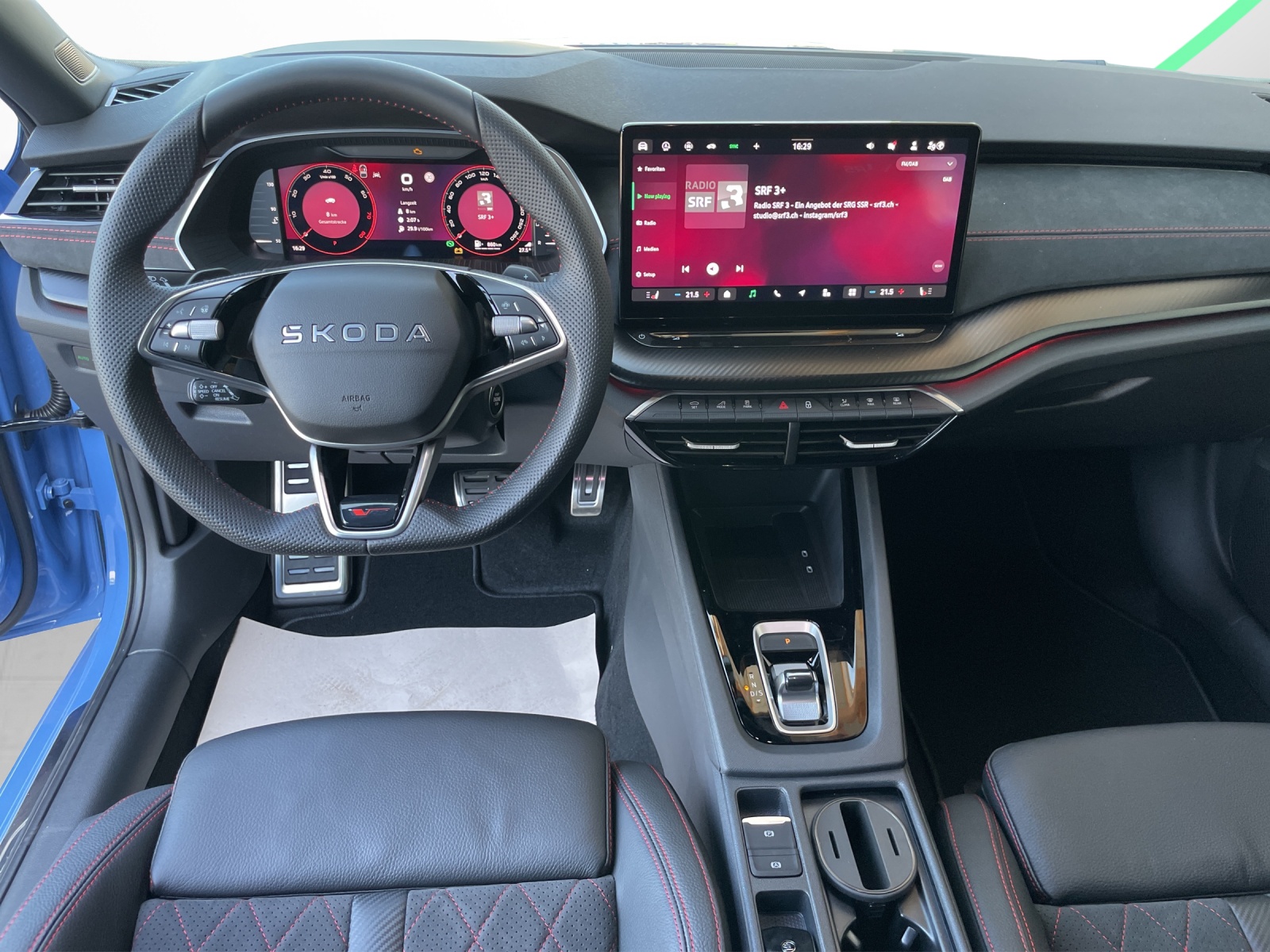 SKODA Octavia Combi 2.0 TSI DSG RS 30 Years Edition-image-9