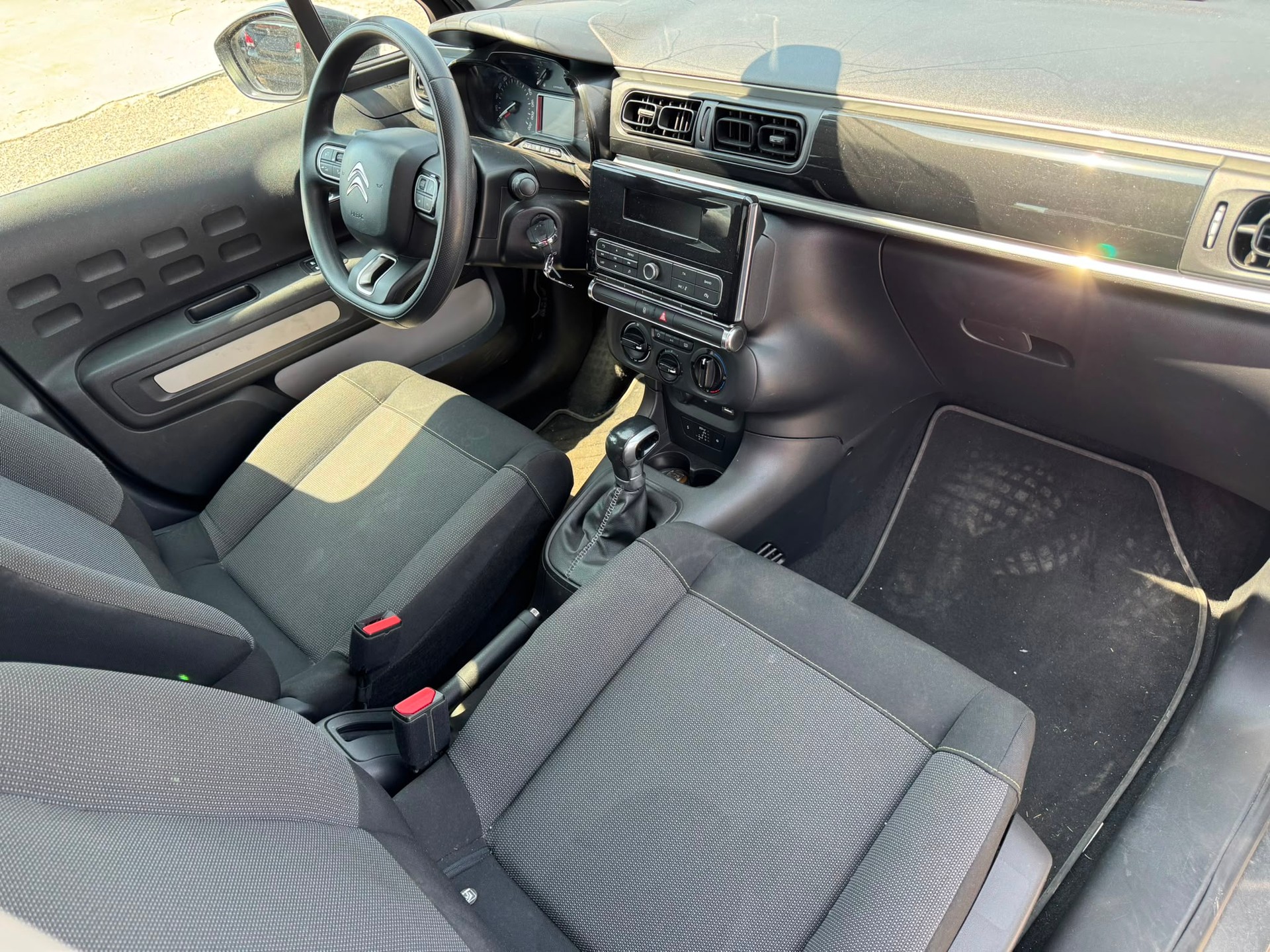 CITROEN C3 1.2i PureTech Shine EAT-image-7