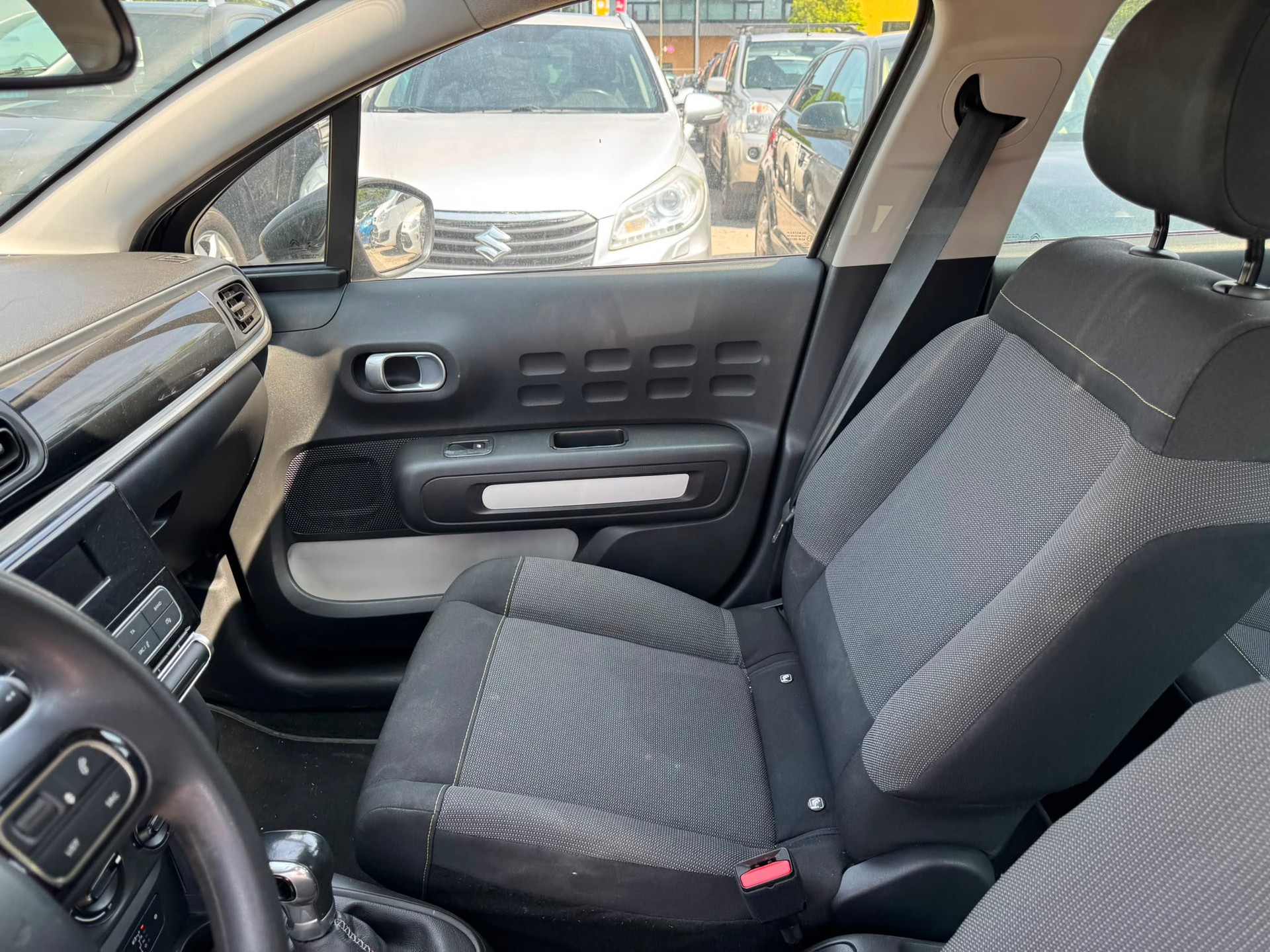 CITROEN C3 1.2i PureTech Shine EAT-image-15