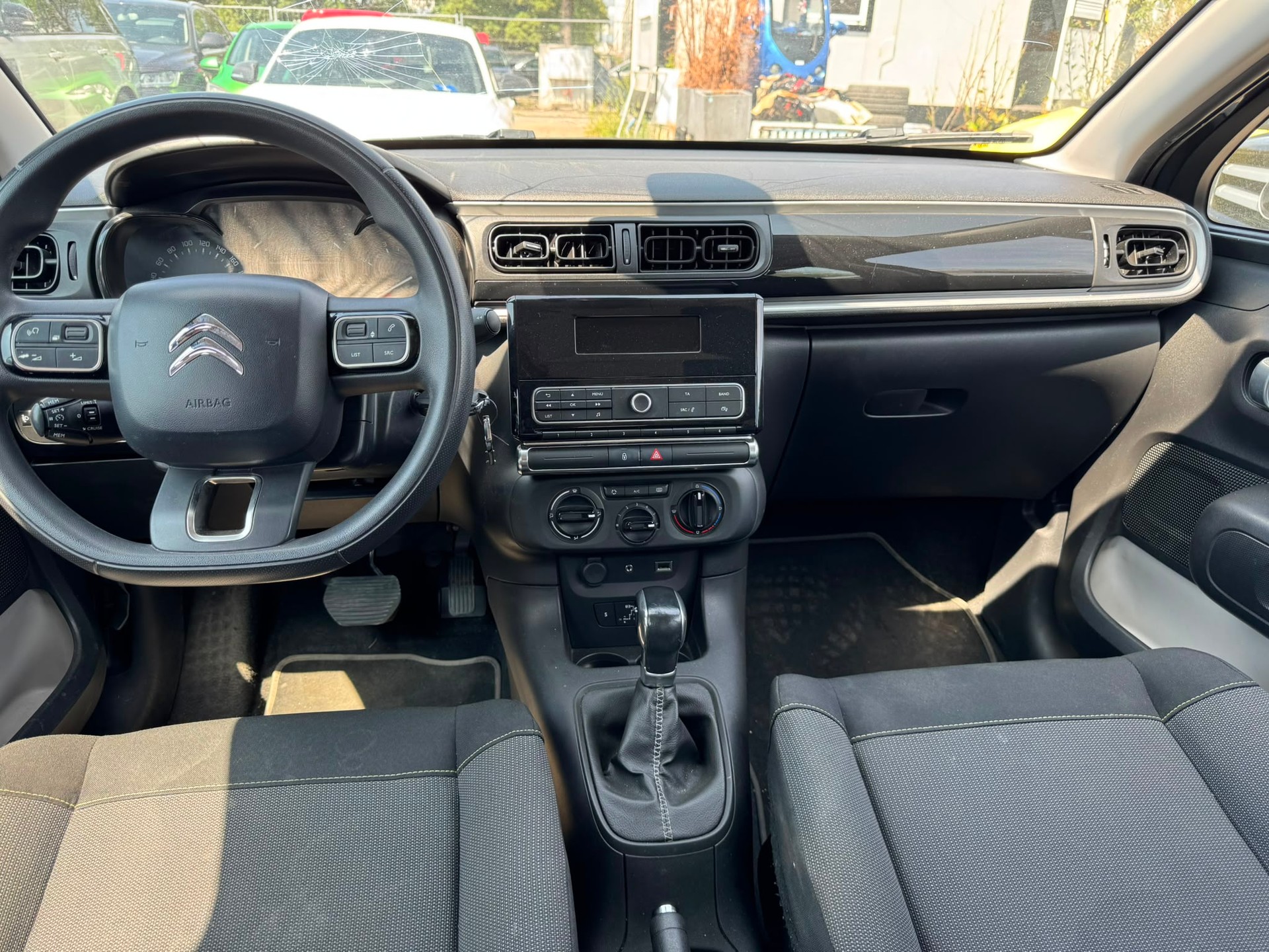 CITROEN C3 1.2i PureTech Shine EAT-image-10
