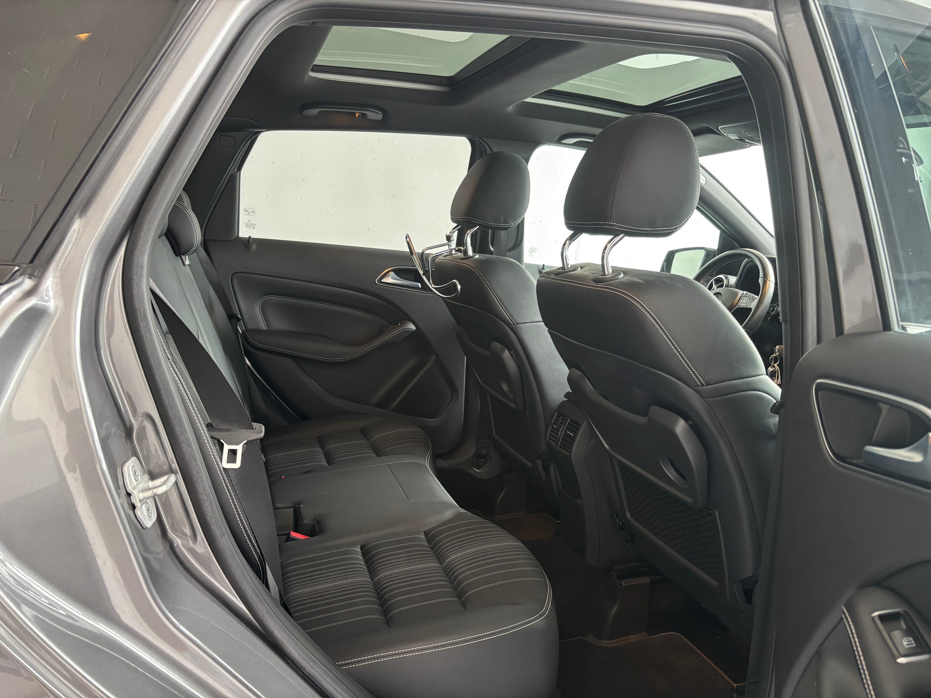 MERCEDES-BENZ B 220 4Matic 7G-DCT-image-12