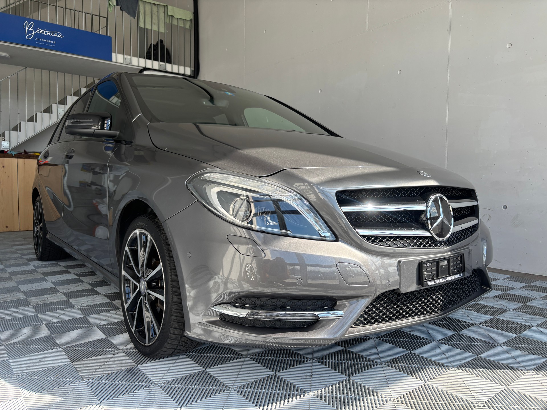 MERCEDES-BENZ B 220 4Matic 7G-DCT-image-2