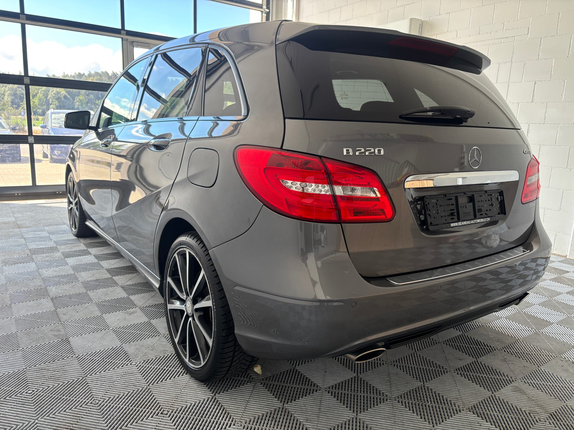 MERCEDES-BENZ B 220 4Matic 7G-DCT-image-3