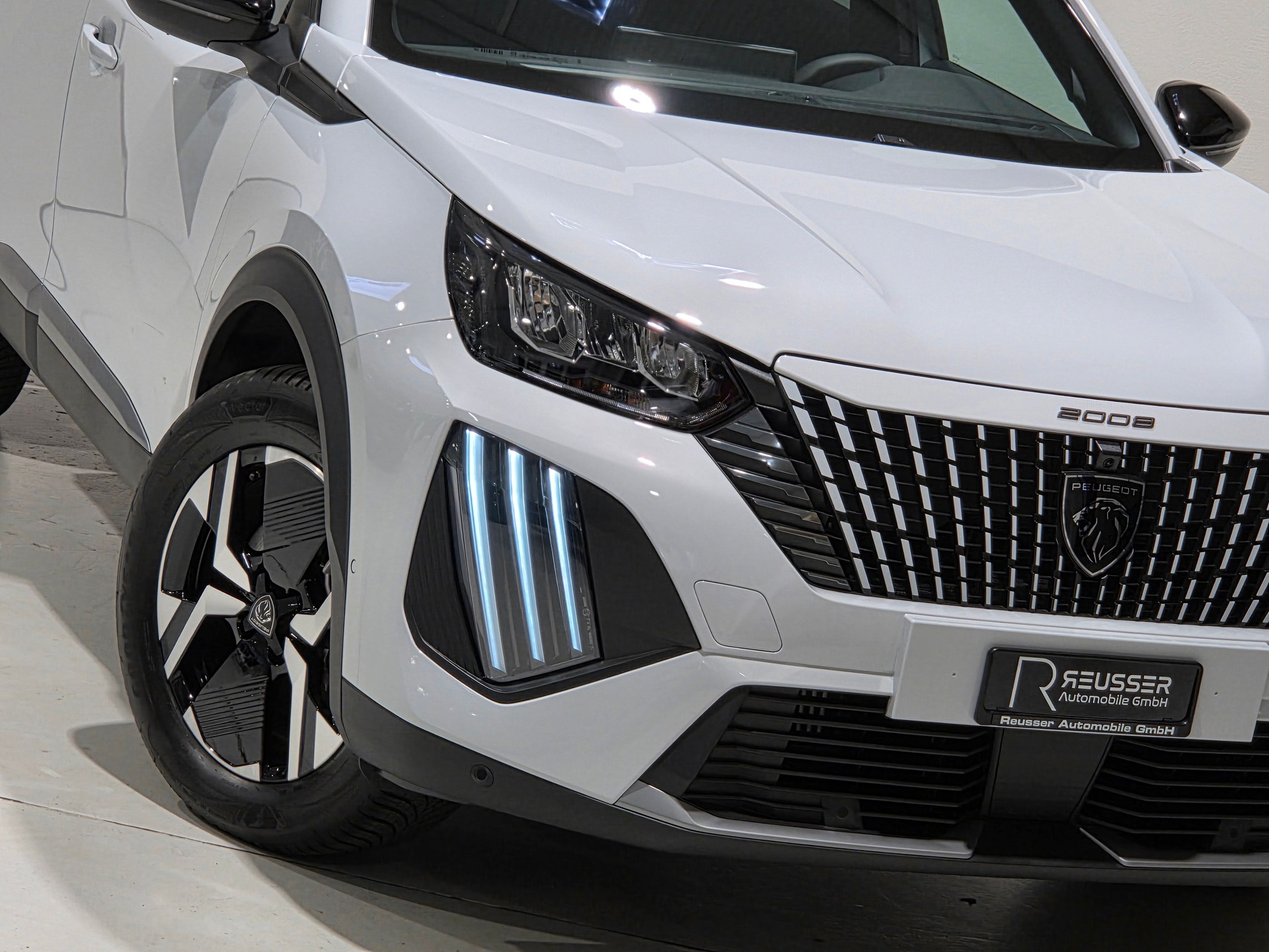 PEUGEOT 2008 1.2 145 MHEV Allure Premium, Werksgarantie bis 07.2029 / 100'000Km-image-25