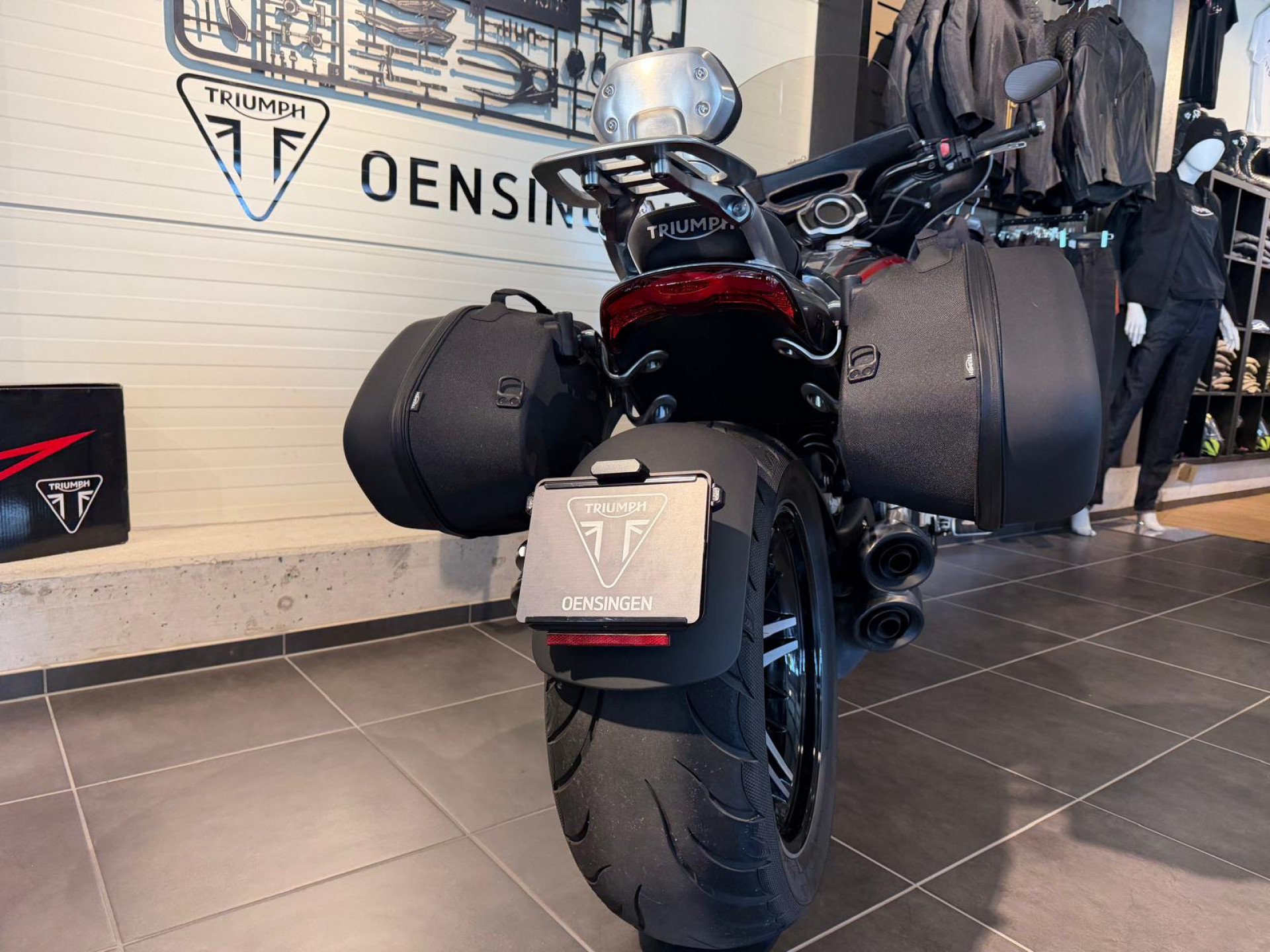 TRIUMPH Rocket 3 GT Spezialumbau mit Front Touring Fairing-image-5