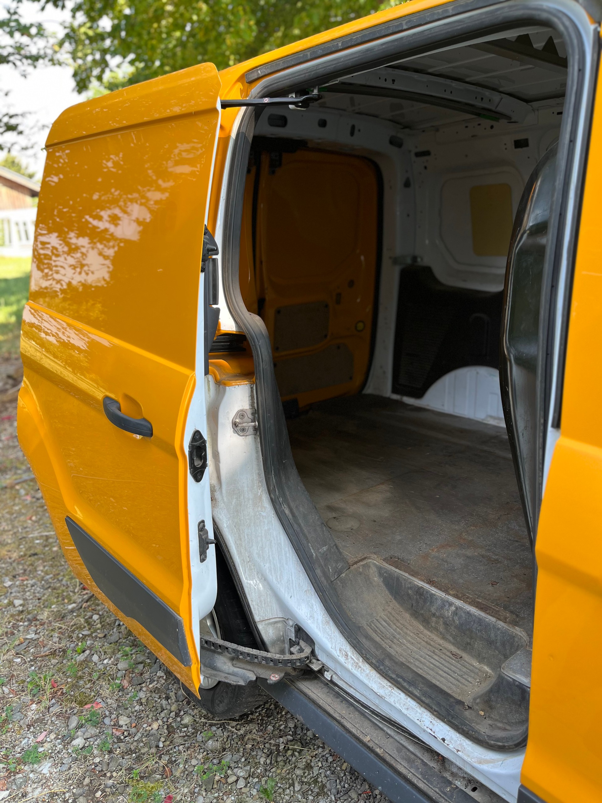 FORD Transit Connect Van T200 1.6 TDCi Ambiente-image-8