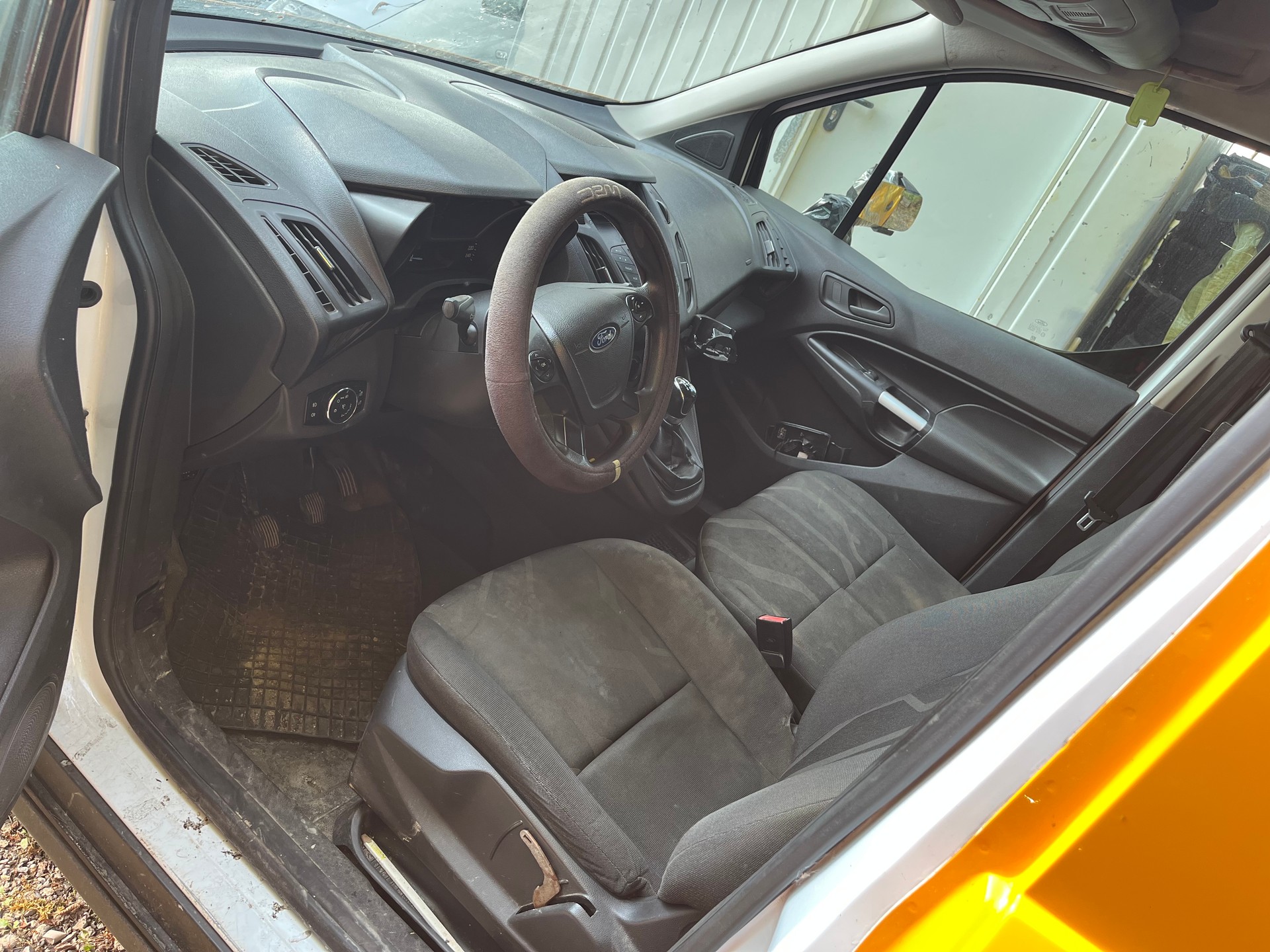 FORD Transit Connect Van T200 1.6 TDCi Ambiente-image-9