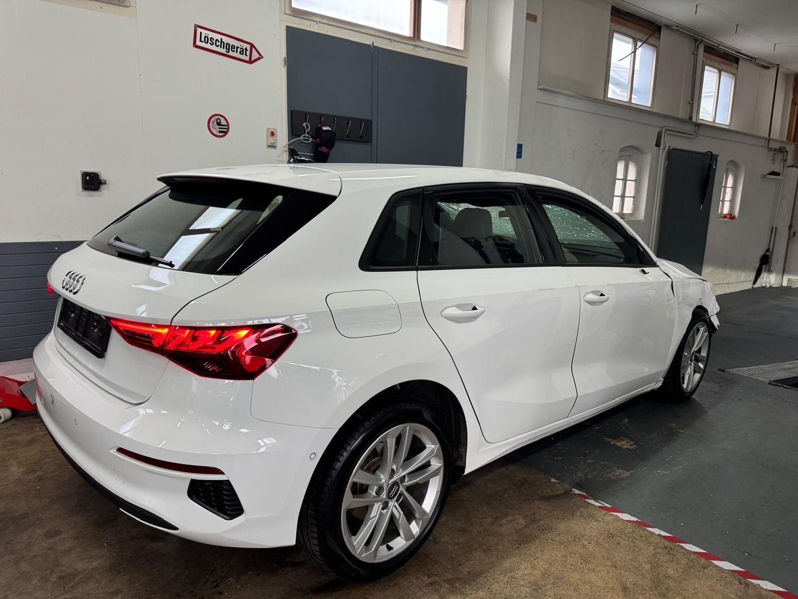 AUDI A3 Sportback 35 TFSI Attraction S-tronic-image-1