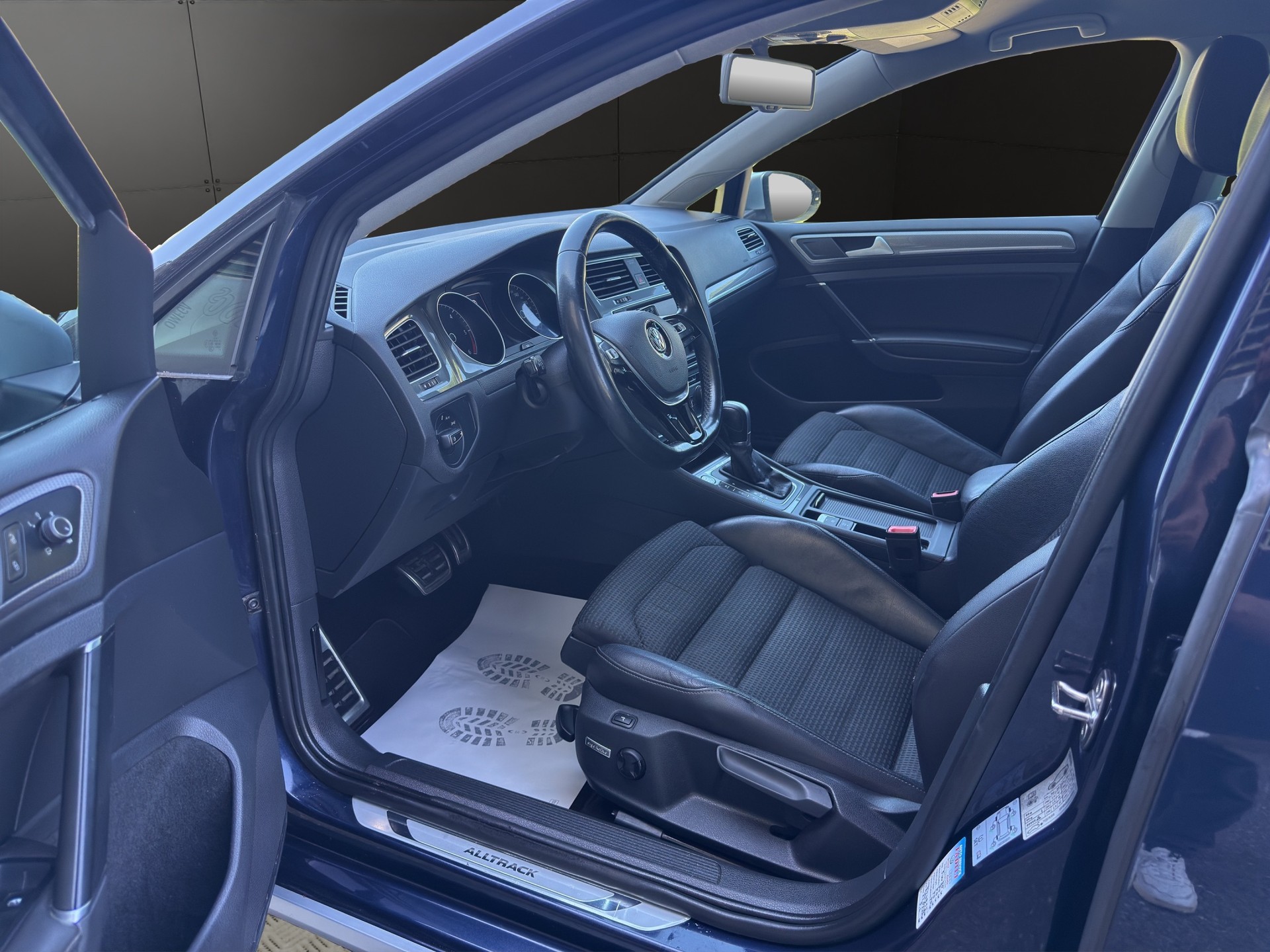 VW Golf 2.0 TDI Alltrack 4Motion-image-10