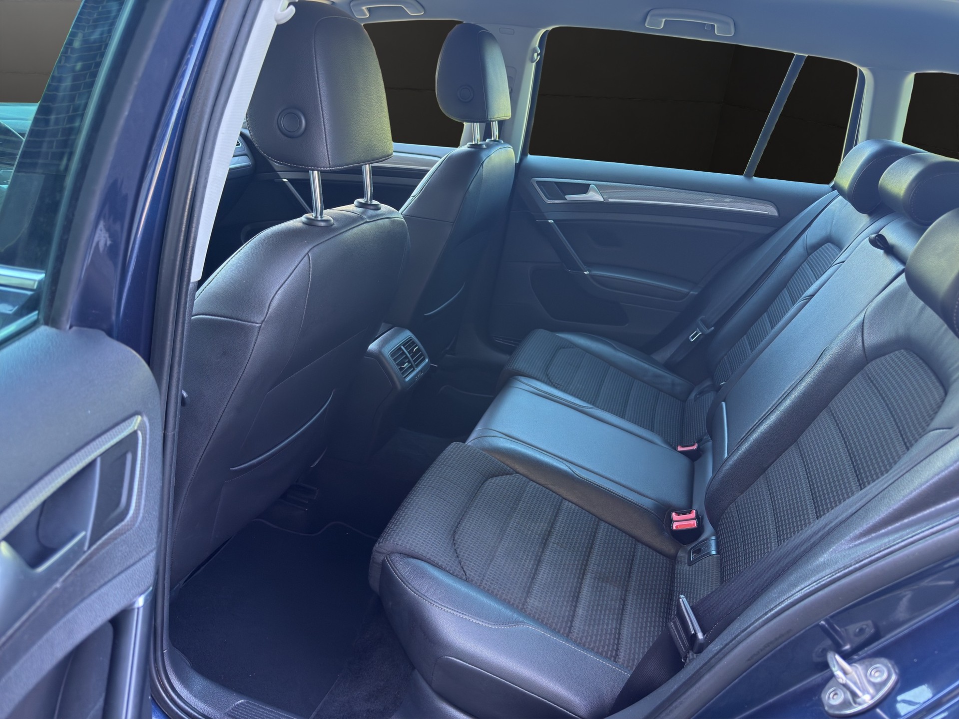 VW Golf 2.0 TDI Alltrack 4Motion-image-11