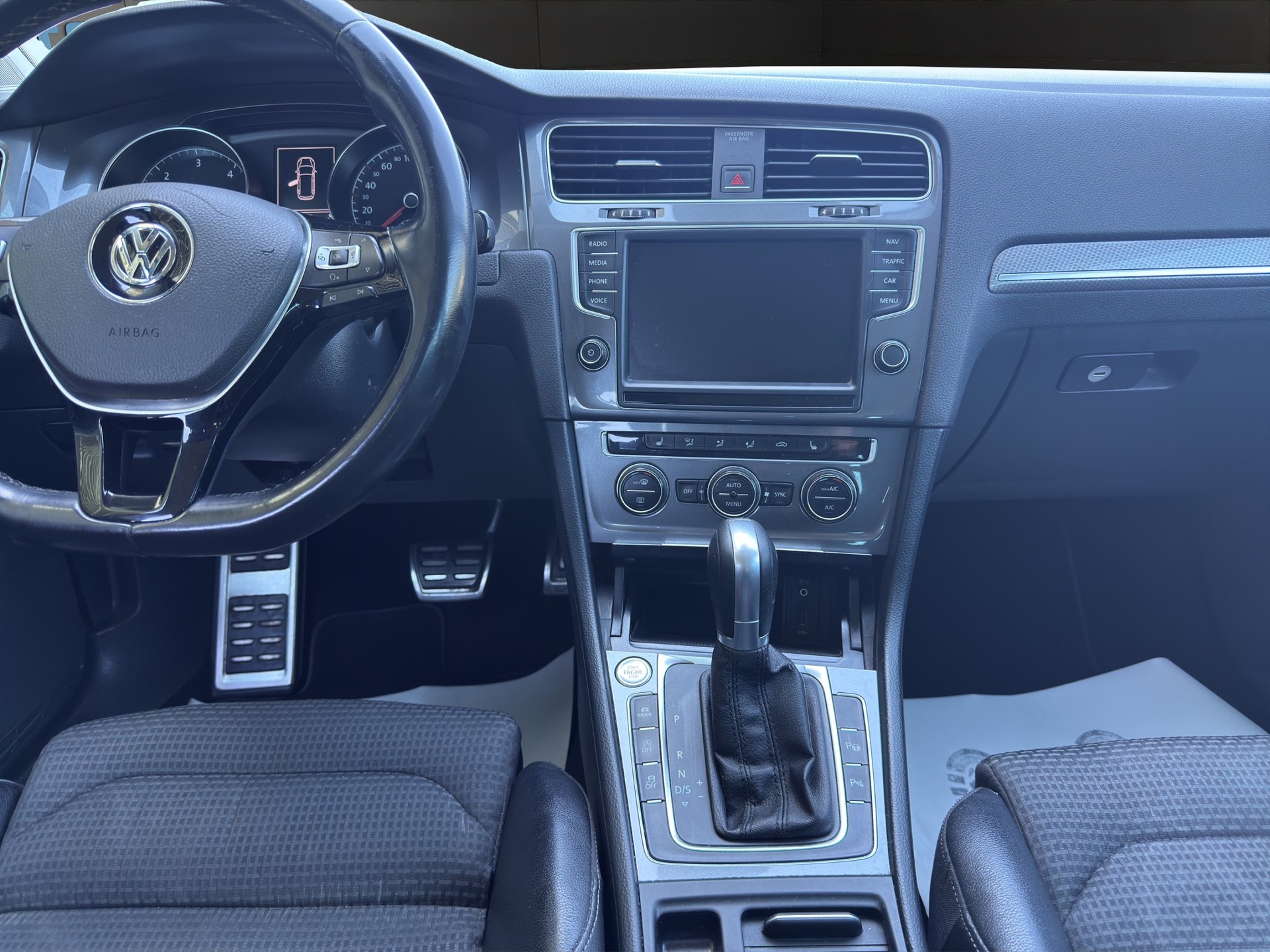VW Golf 2.0 TDI Alltrack 4Motion-image-15