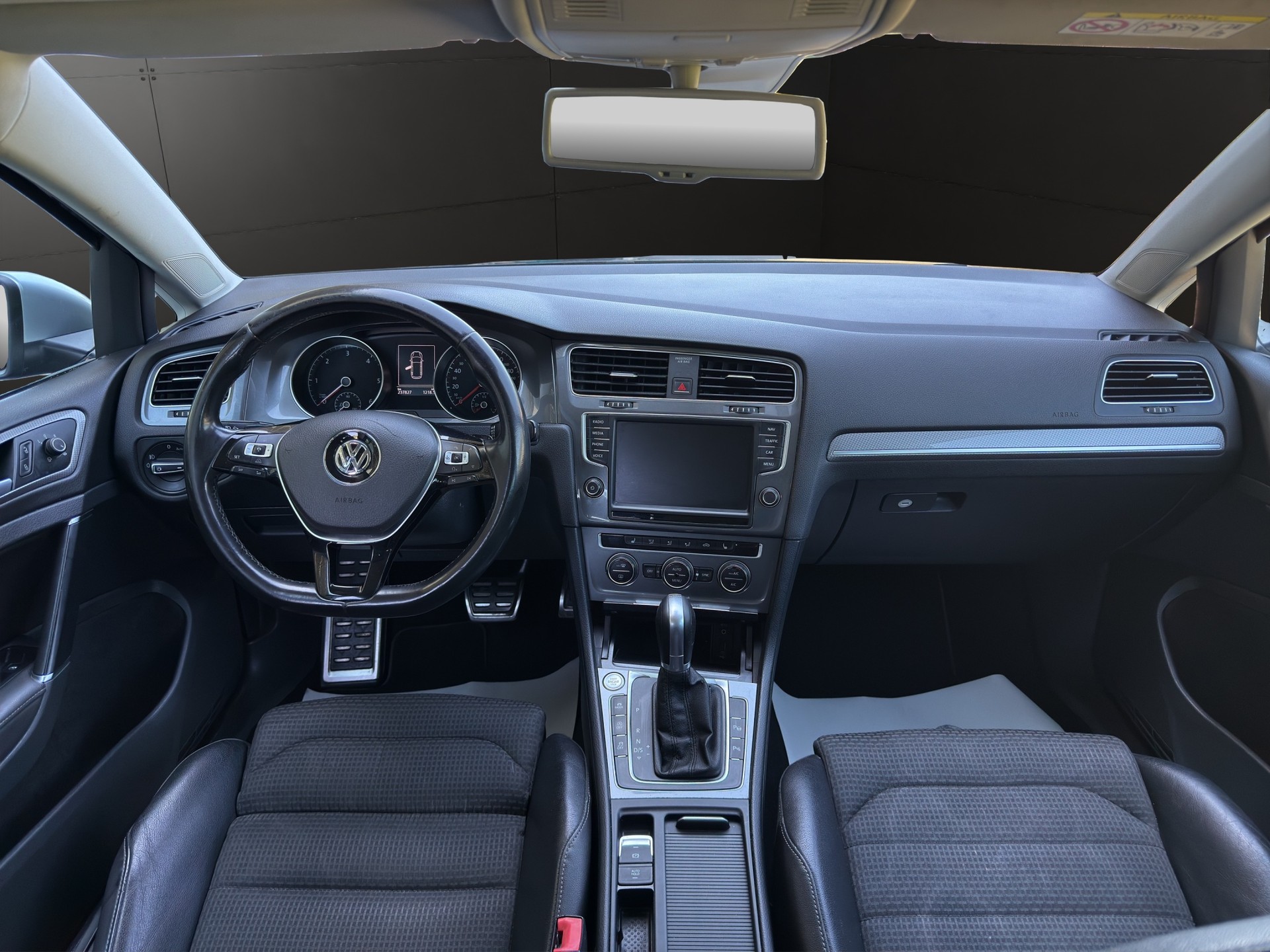 VW Golf 2.0 TDI Alltrack 4Motion-image-3