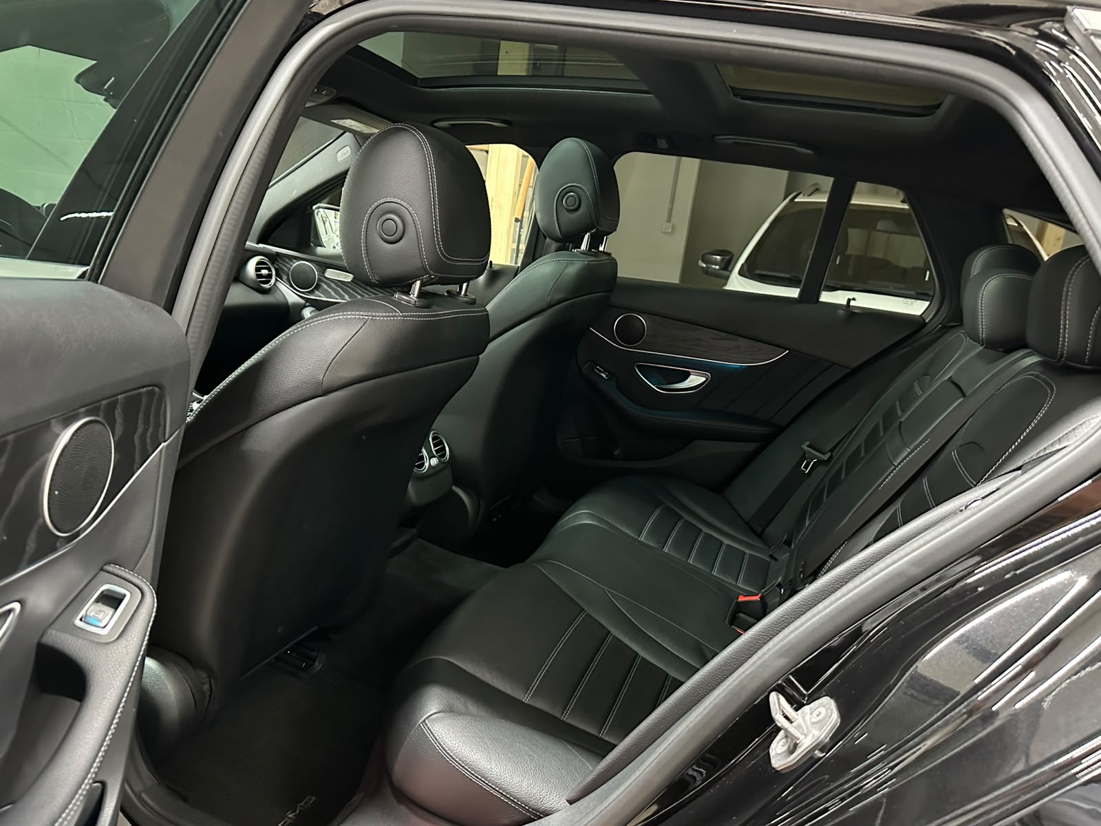 MERCEDES-BENZ C 400 AMG Line 4Matic 7G-Tronic-image-9