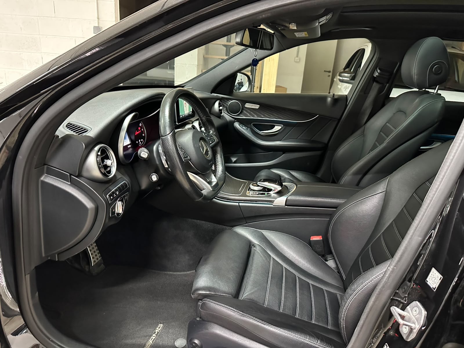 MERCEDES-BENZ C 400 AMG Line 4Matic 7G-Tronic-image-14