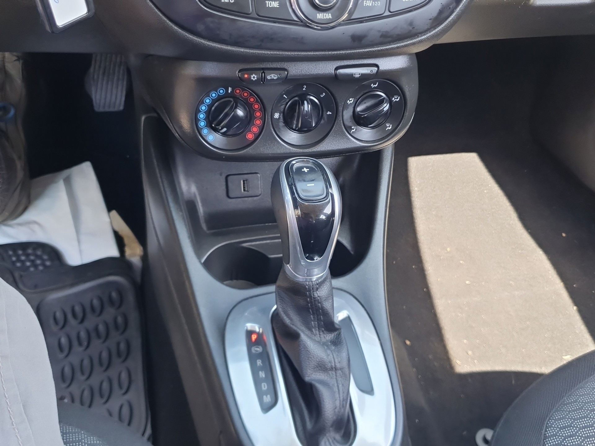 OPEL Corsa 1.4 TP Enjoy Automatic-image-12