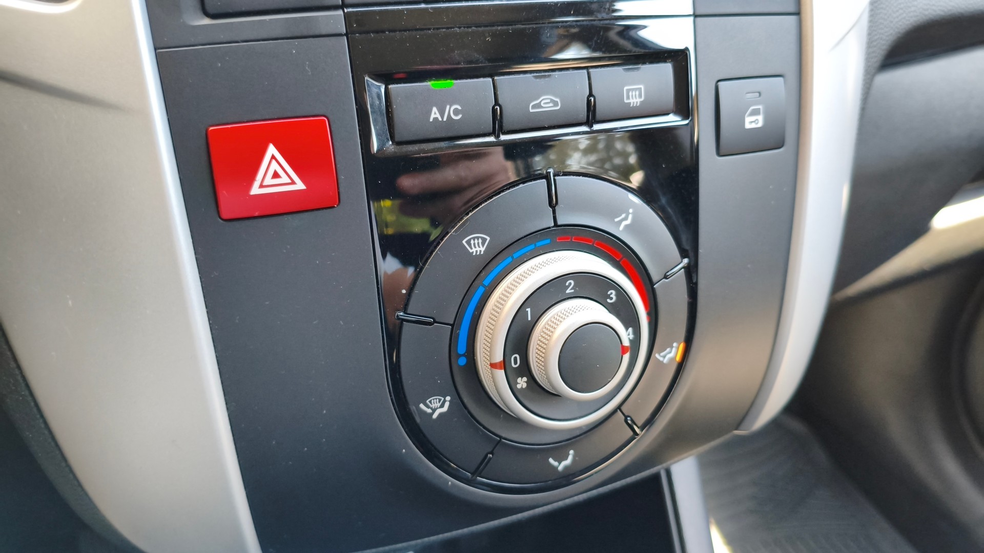 KIA Venga 1.6 CVVT Classic-image-11