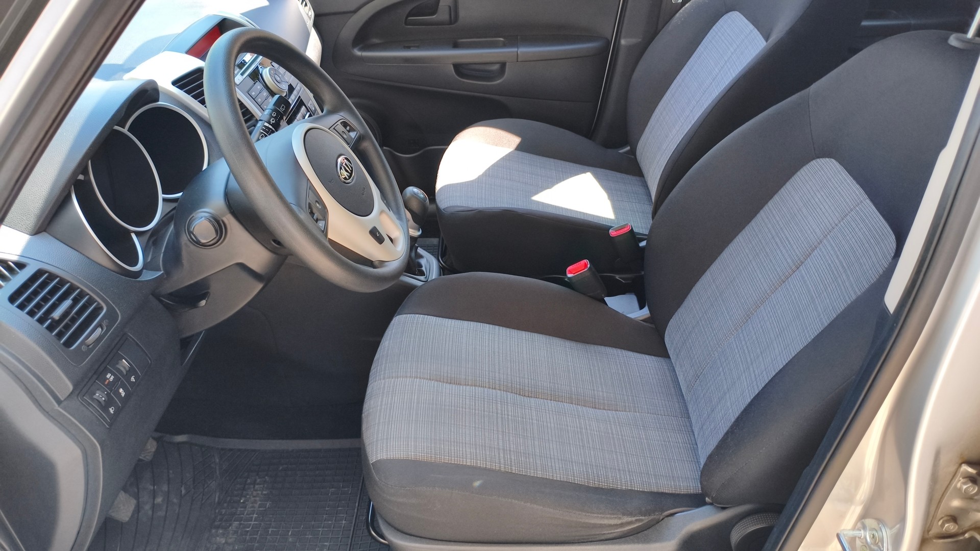 KIA Venga 1.6 CVVT Classic-image-7
