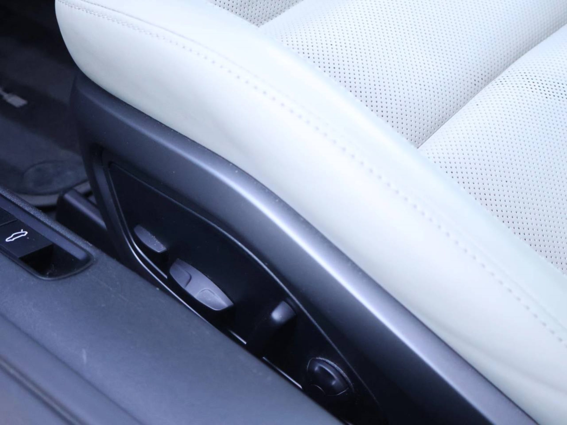 PORSCHE 911 Carrera 4S-image-23