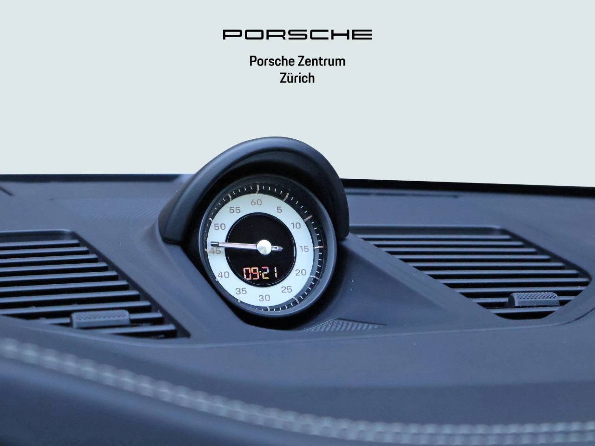 PORSCHE 911 Carrera 4S-image-15