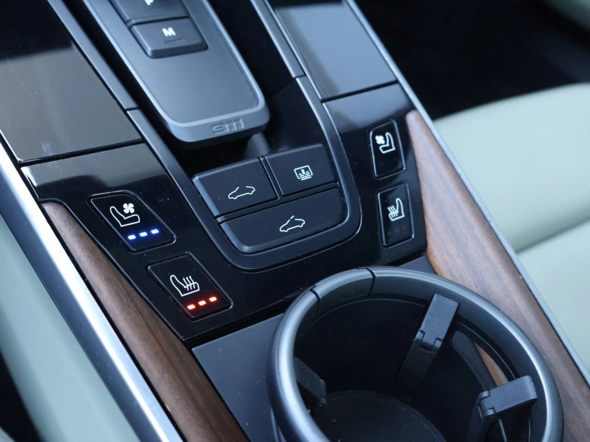 PORSCHE 911 Carrera 4S-image-21