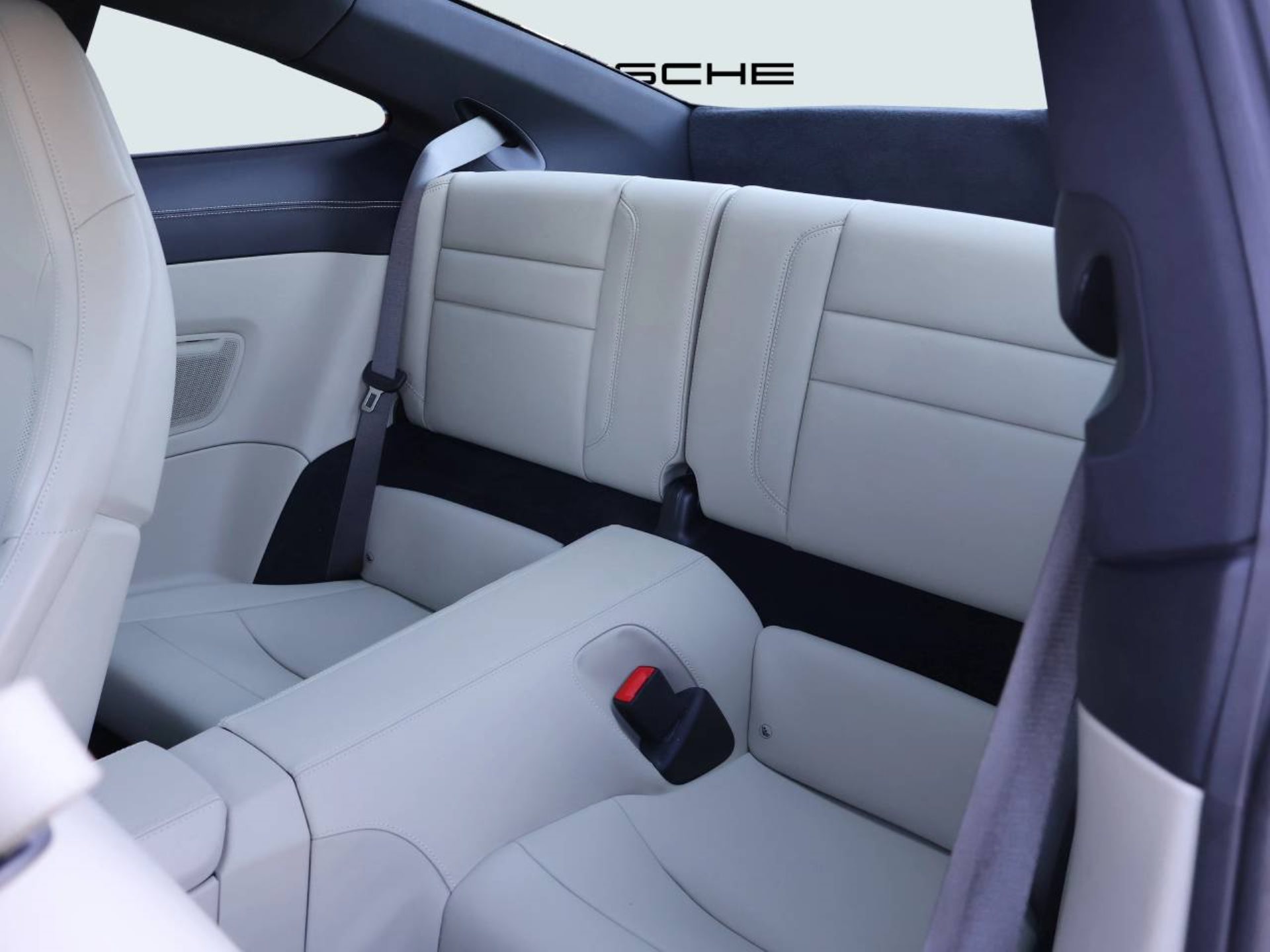 PORSCHE 911 Carrera 4S-image-13