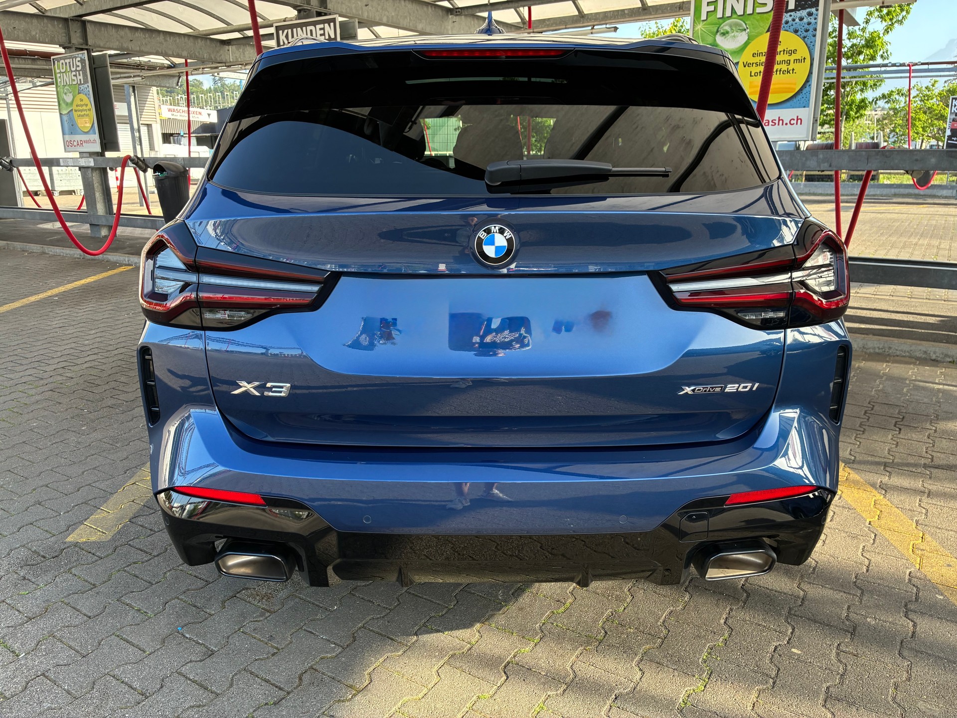 BMW 20i xDrive-image-4