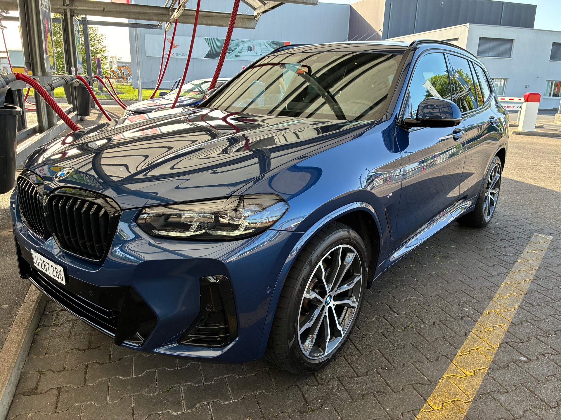 BMW 20i xDrive-image-0