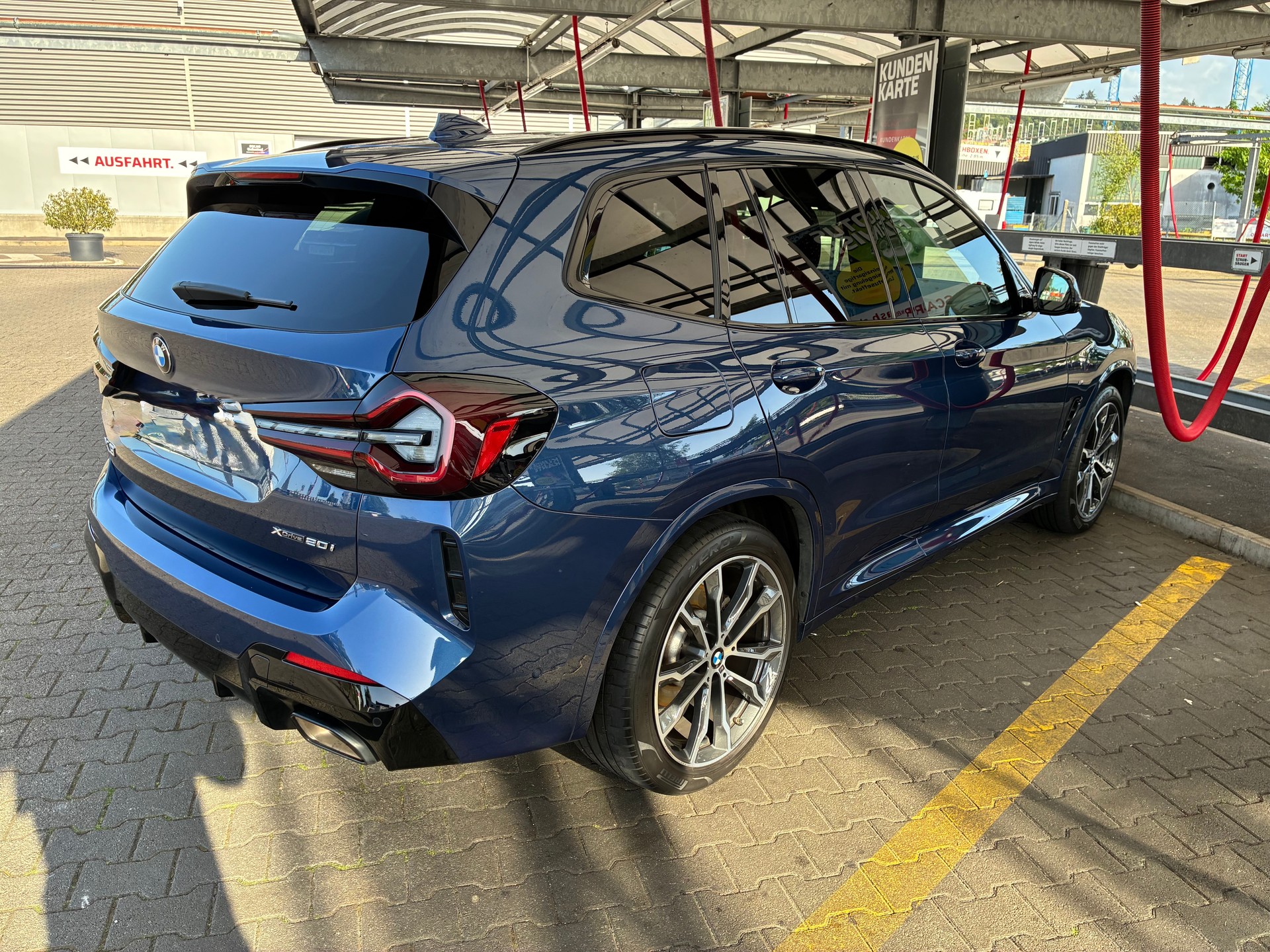 BMW 20i xDrive-image-5