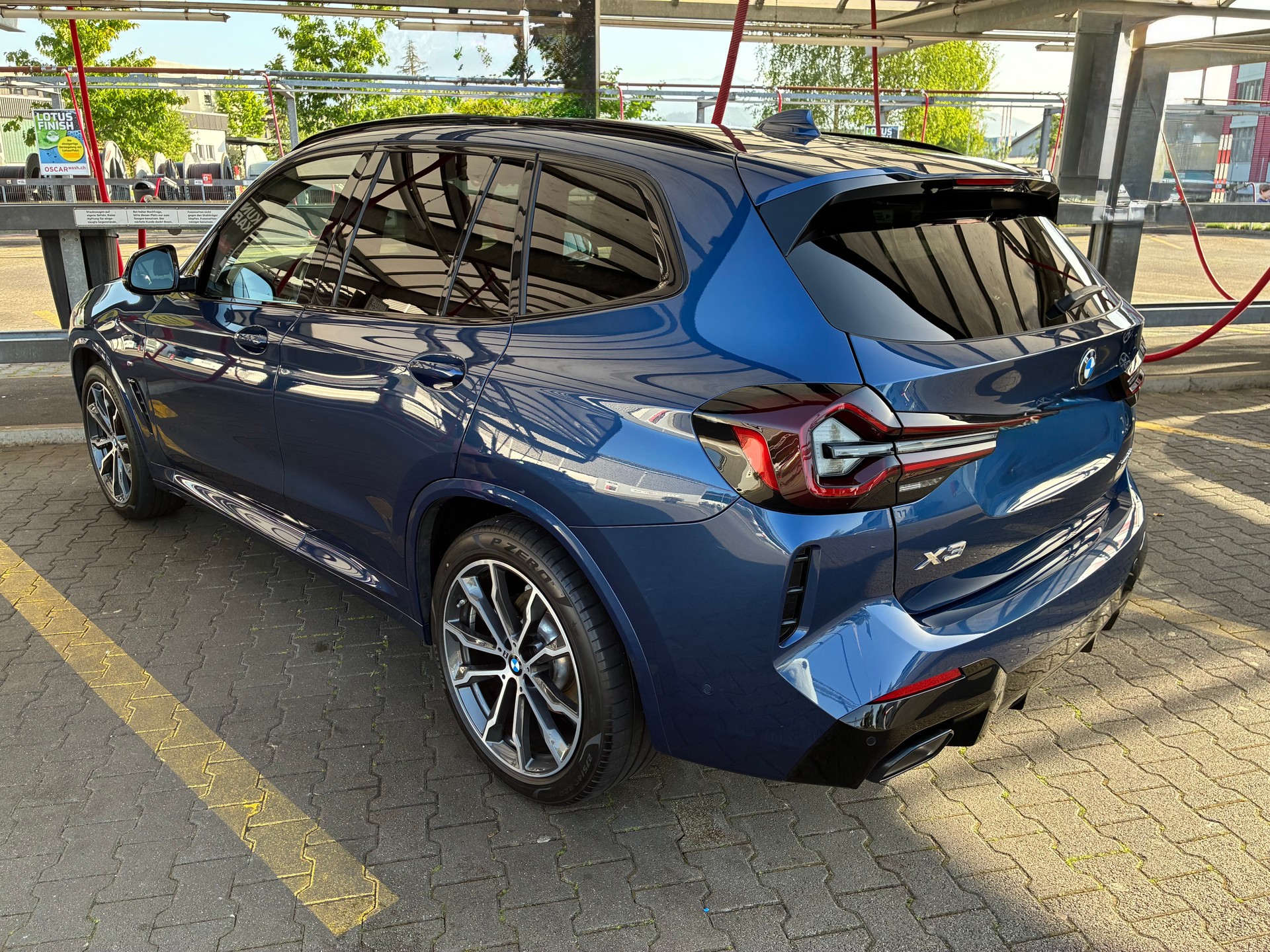 BMW 20i xDrive-image-1