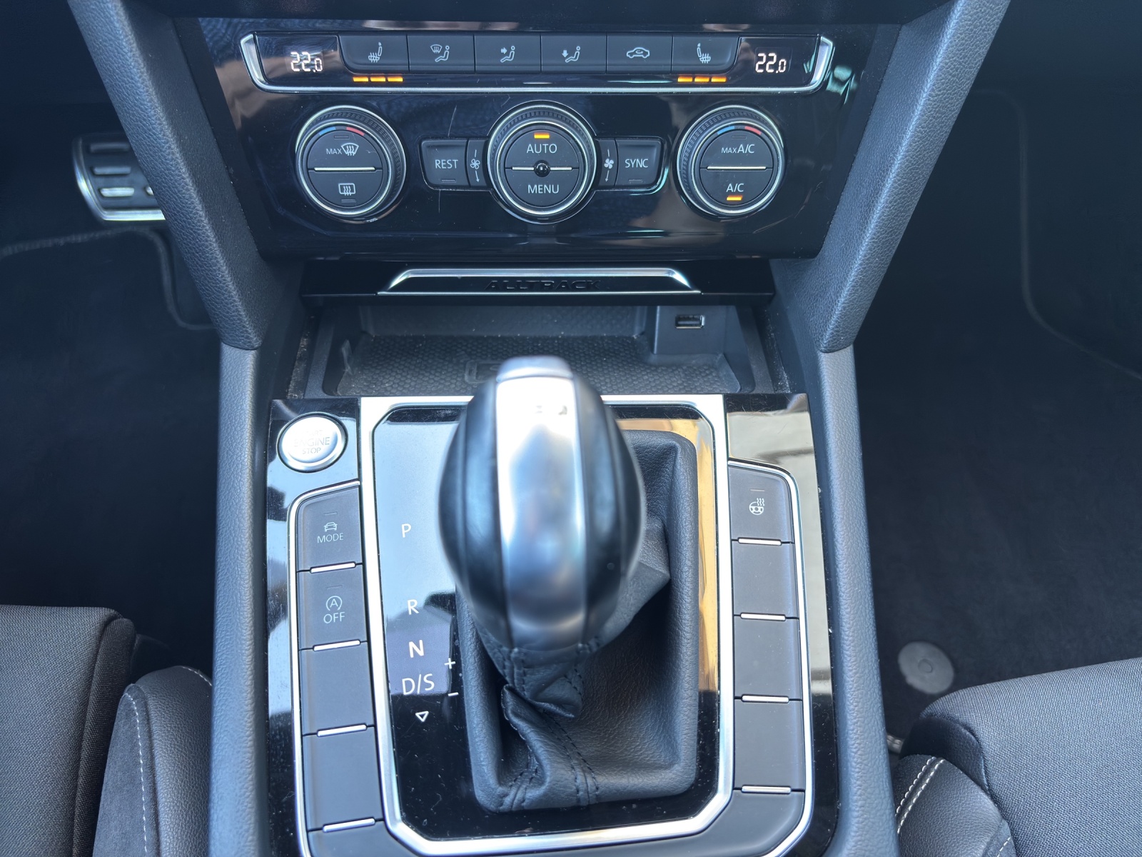 VW Passat Alltrack 2.0 TSI 4Motion DSG mit Panorama-Ausstell-/Schiebedach & Winterräder-image-18