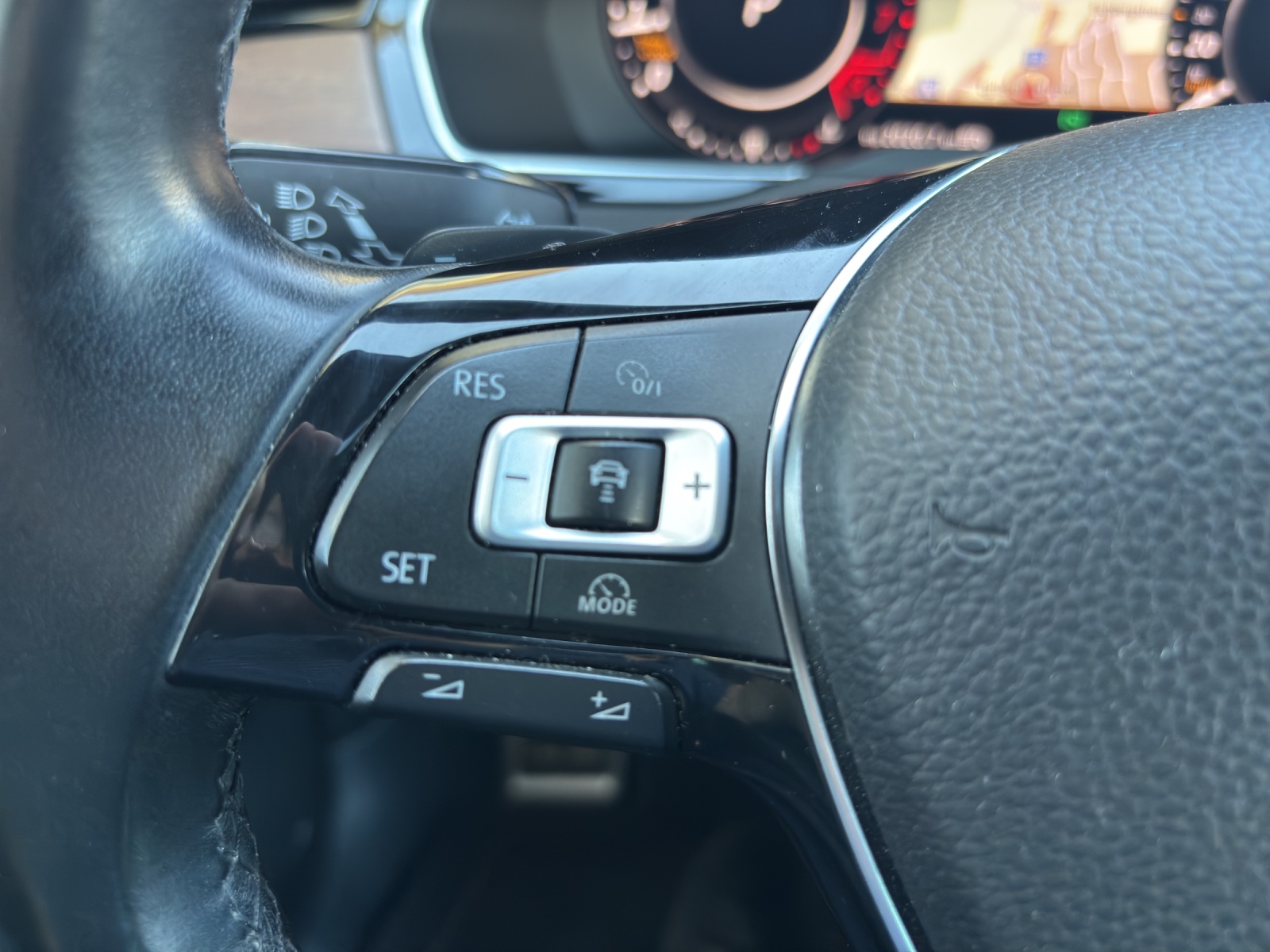 VW Passat Alltrack 2.0 TSI 4Motion DSG mit Panorama-Ausstell-/Schiebedach & Winterräder-image-13