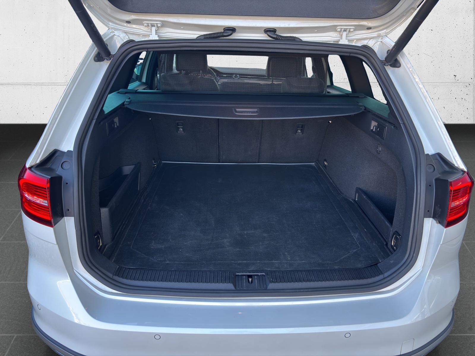 VW Passat Alltrack 2.0 TSI 4Motion DSG mit Panorama-Ausstell-/Schiebedach & Winterräder-image-8