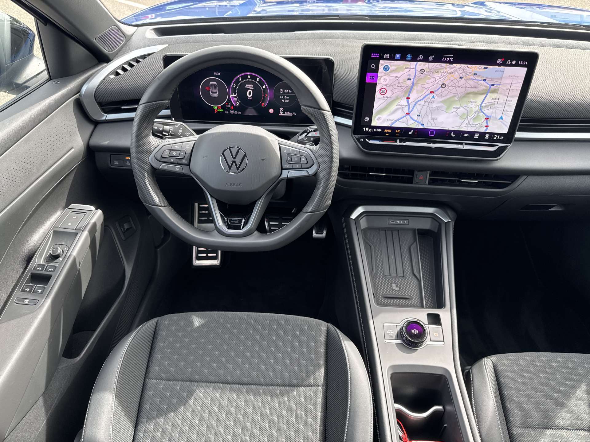 VW T-Roc 1.5 eTSi mHEV R-Line DSG-Automat-image-4