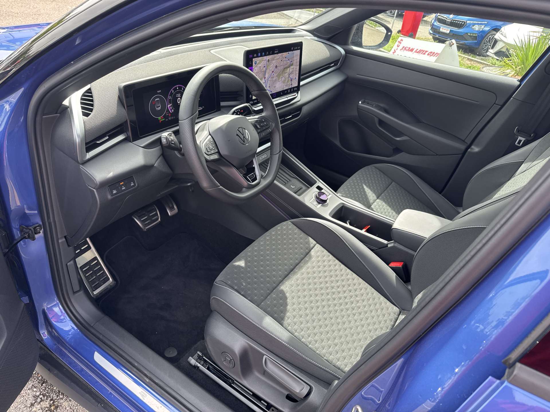 VW T-Roc 1.5 eTSi mHEV R-Line DSG-Automat-image-5