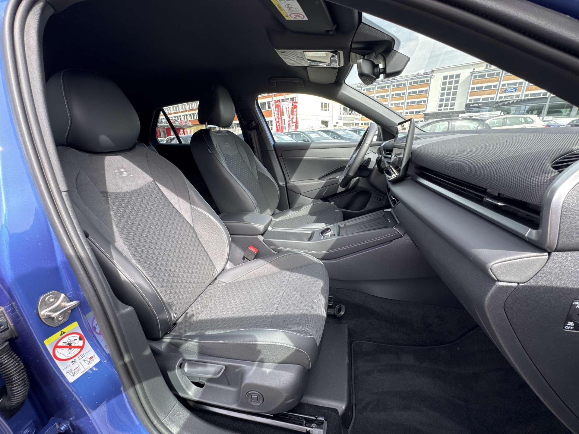 VW T-Roc 1.5 eTSi mHEV R-Line DSG-Automat-image-12