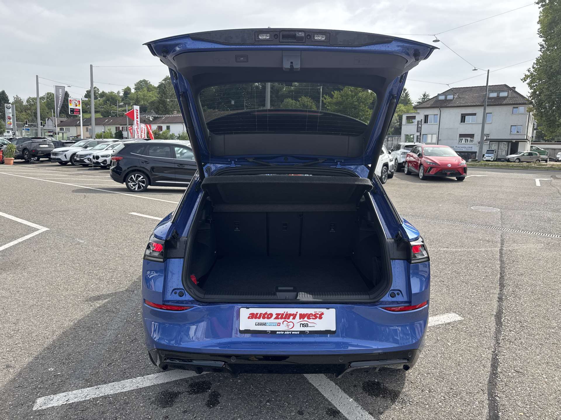 VW T-Roc 1.5 eTSi mHEV R-Line DSG-Automat-image-7