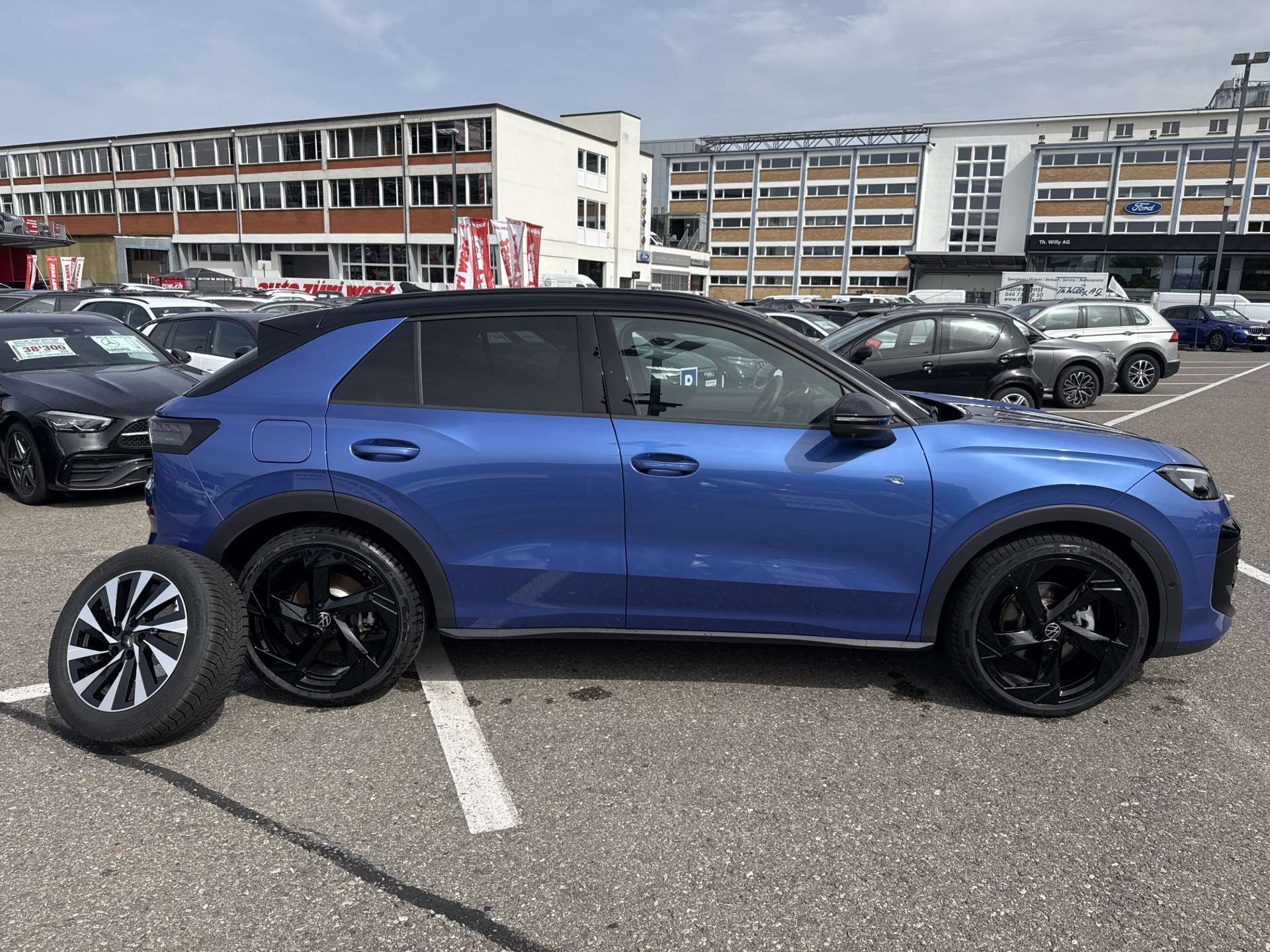 VW T-Roc 1.5 eTSi mHEV R-Line DSG-Automat-image-10