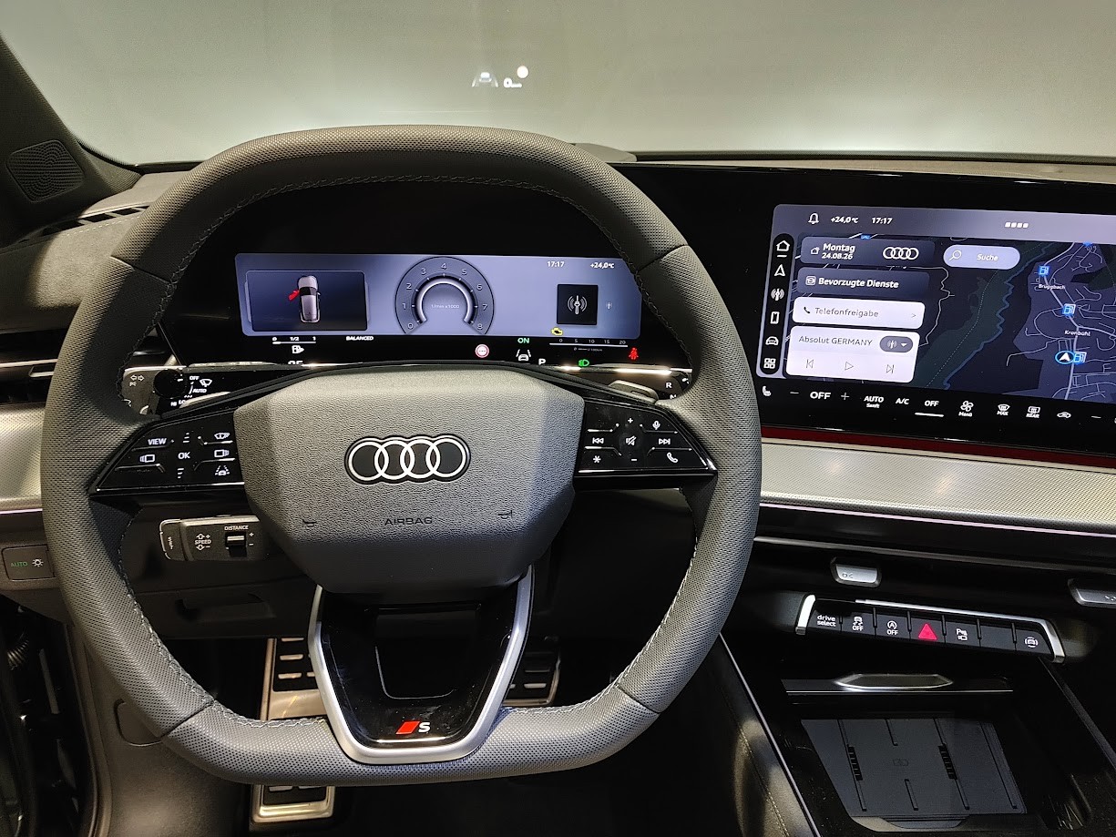 AUDI Q3 SUV TFSI quattro 195 kW S tronic-image-4