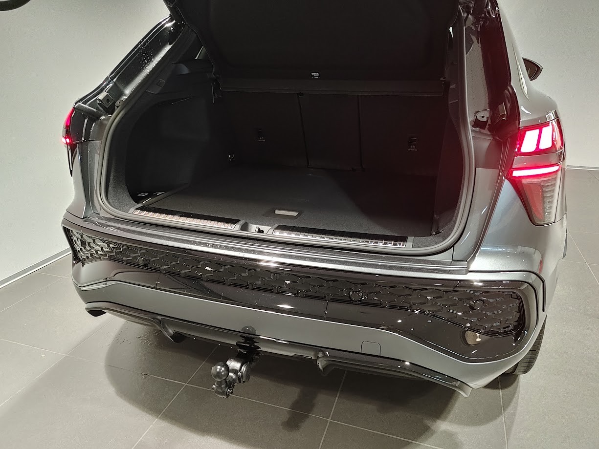 AUDI Q3 SUV TFSI quattro 195 kW S tronic-image-12