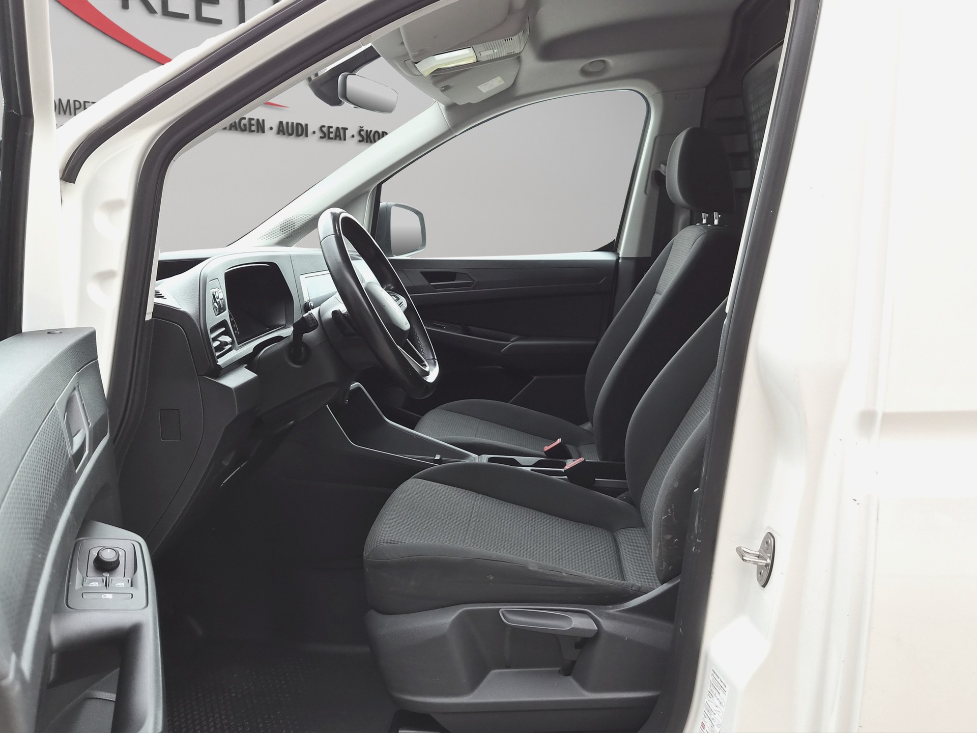 VW Caddy Kaw. 1.5 TSI 114 DSG-image-8