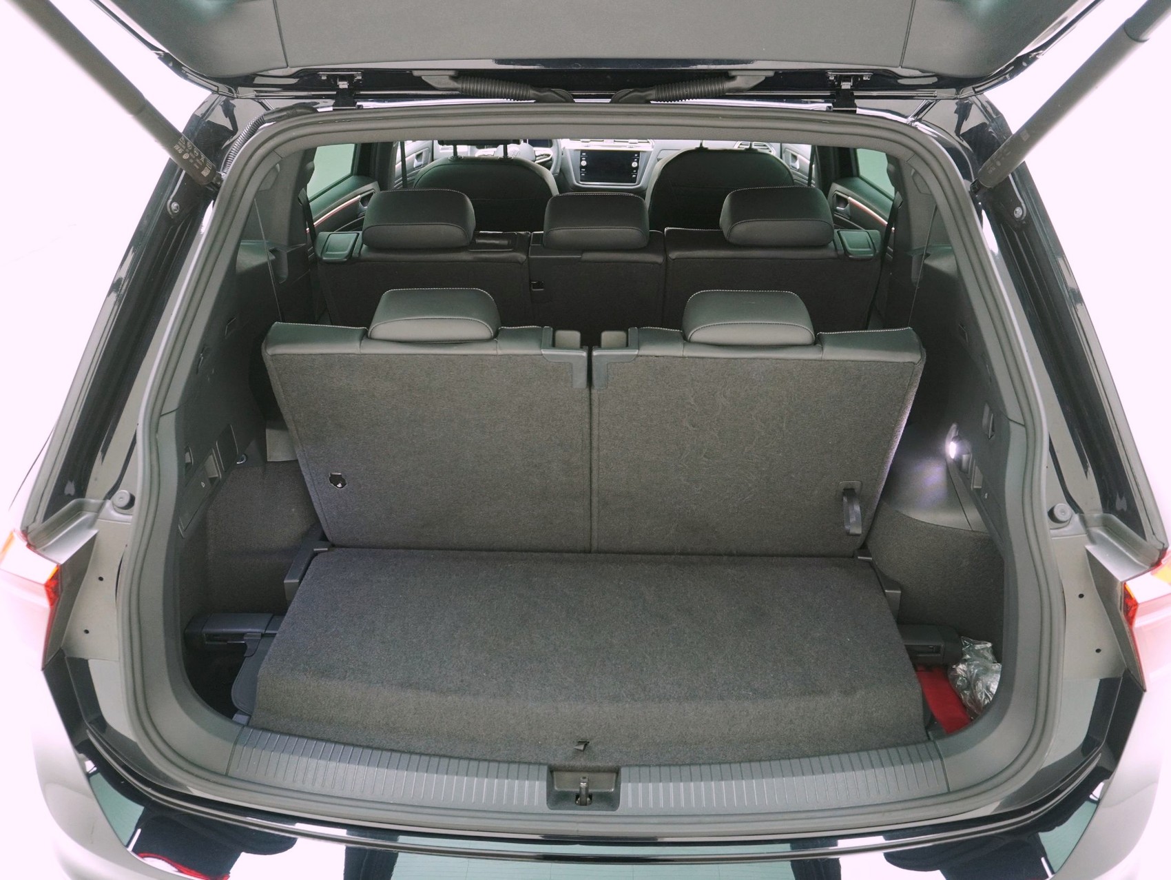 VW Tiguan Allspace 2.0 TSI DSG R-Line Black Style 4Motion-image-12